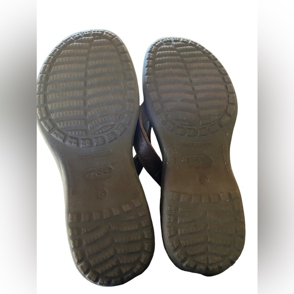 Women's Crocs Brown Thong Sandals-8 - Picture 2 of 2
